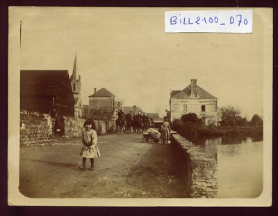 old photo Montreuil-Juigné Hôtel du Cheval Blanc. Regiment 1904