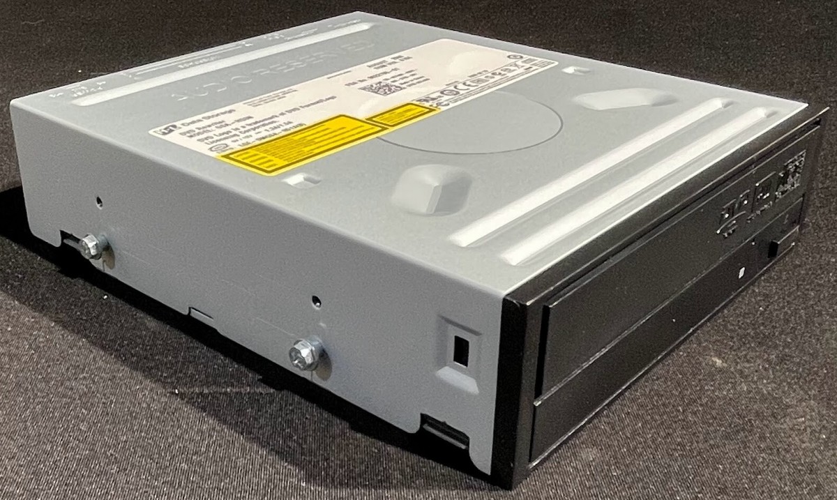 HL Data Storage GSA-H30N DVD±R/RW (±R DL) / DVD-RAM SATA / Hitachi
