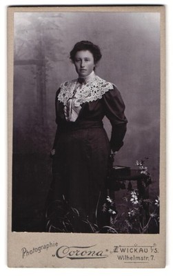 Fotografie Atelier Corona, Zwickau i /S., Wilhelmstrasse 7, Portrait junge Dame 
