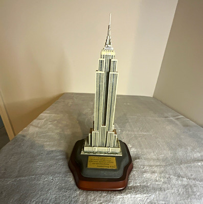 Danbury Mint Lighted Empire State Building   New York City