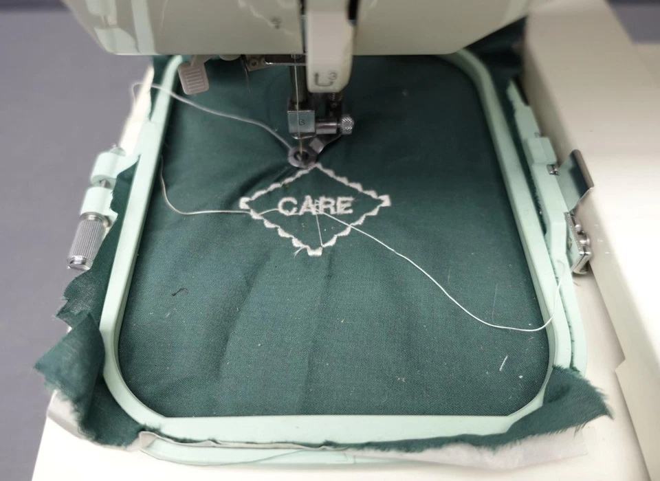 Máquina de bordar Bernina Bernette Deco 500 con accesorios probados/funcionando Foto 4 de 4