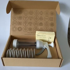 The Pampered Chef Cookie Press- 1525 with 16 Discs, complete in original box