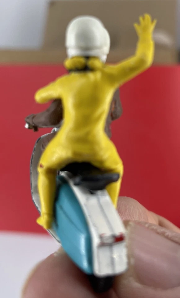 Vintage Britains 9685 Lambretta 125 Scooter Issued 1965 HTF With Riders Nice - Image 4 of 4