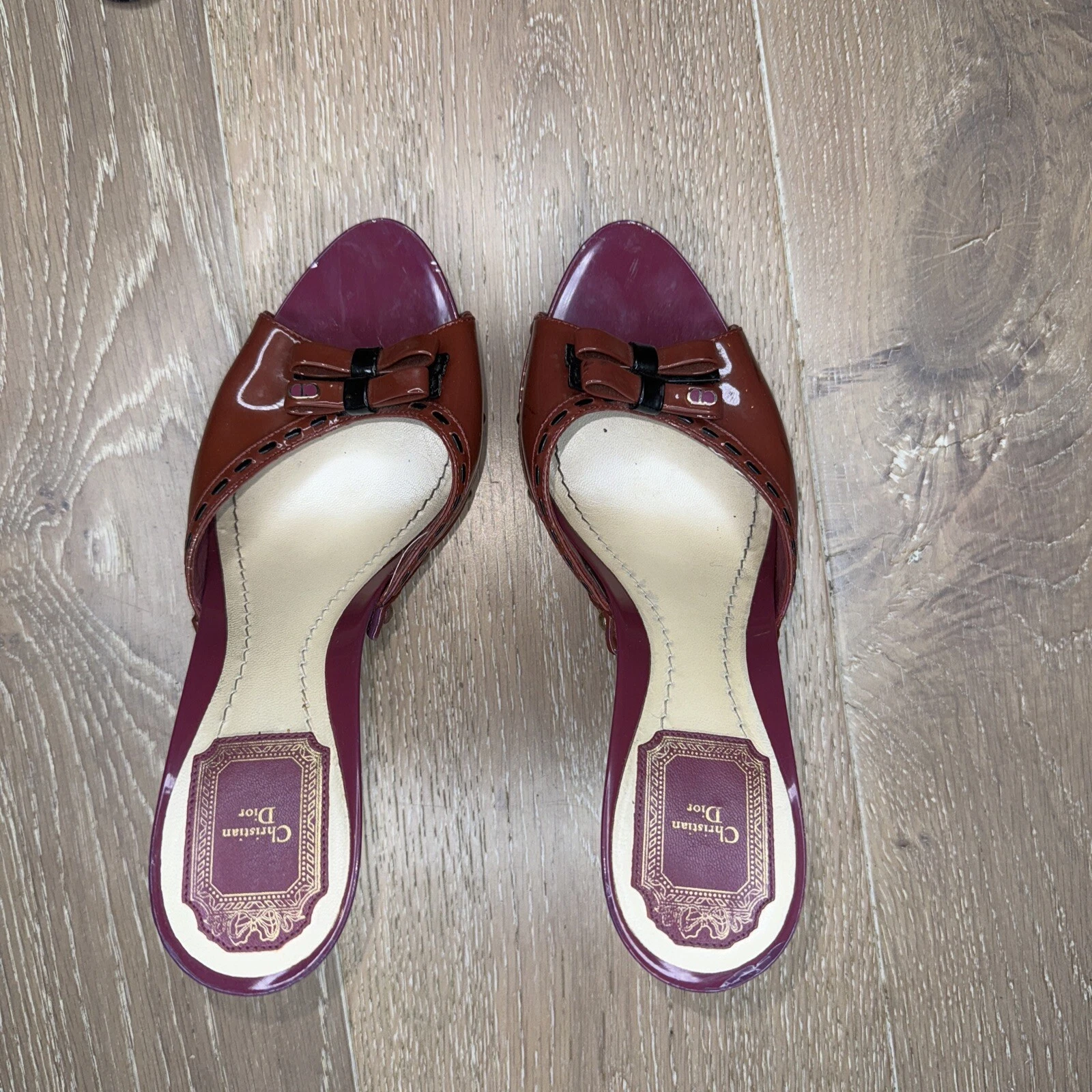 DIOR TAILLE 37,5 rose verni cannage nœud mules talons cuir matelassé année 2000 très bon état