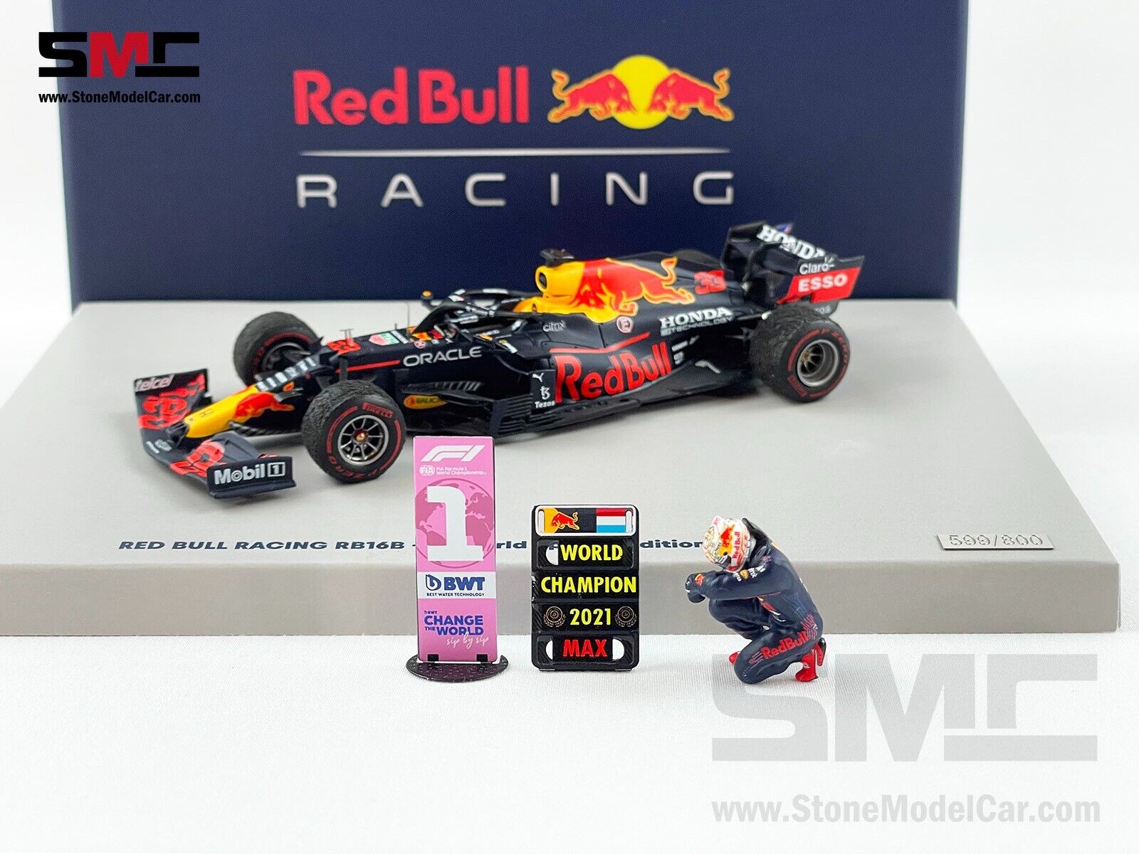 Cette miniature de la Red Bull RB16B coûte 10 000 €