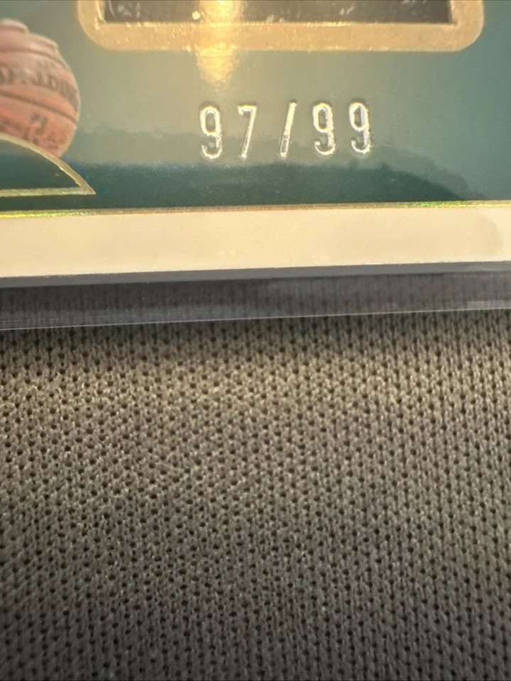 Patches Tim Duncan Tony Parker Manu Ginobili /99 2023 Panini Immaculate - Imagem 3 de 4