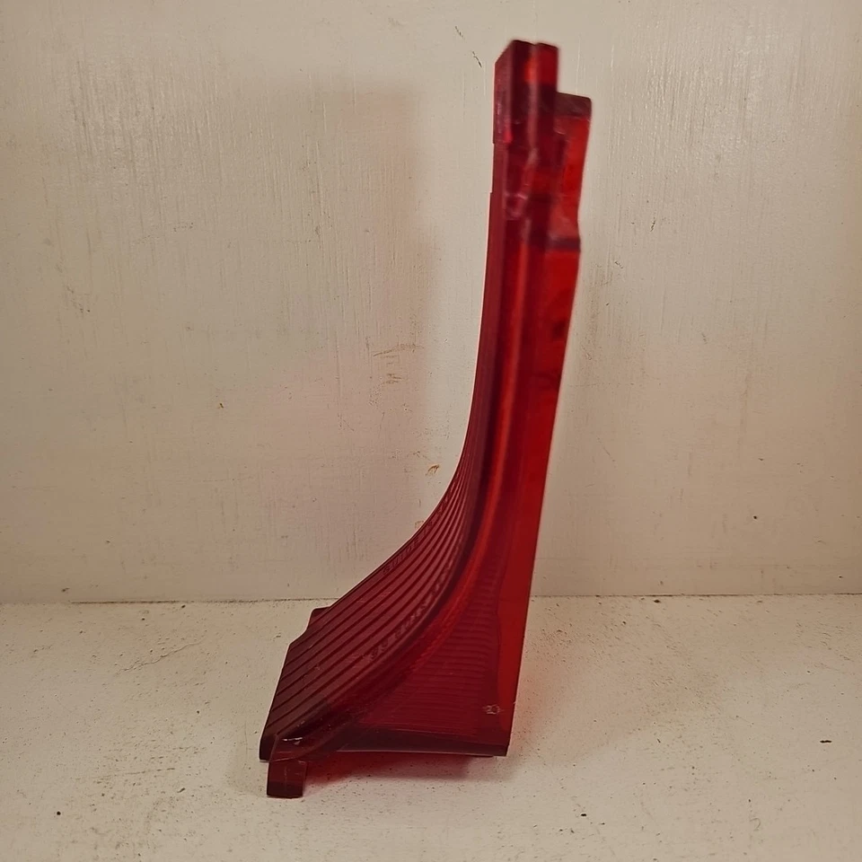 OEM 1966 CHEVROLET CHEVELLE GM FACTORY OEM TAILLIGHT LENS 5957812 - Image 4 of 4