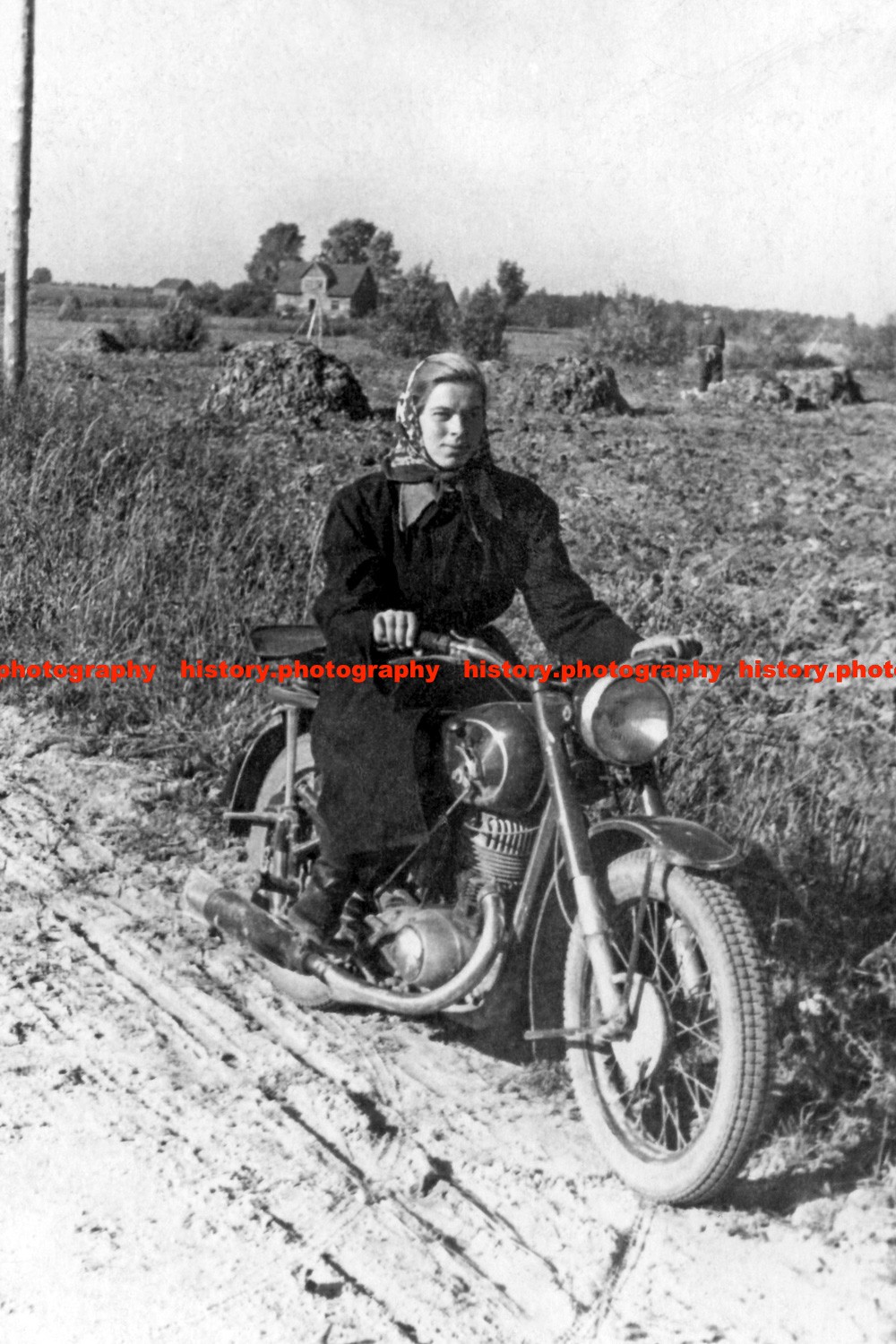F014917 Woman on a motorcycle 1950s