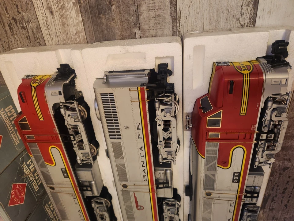 ARISTOCRAFT G-GAUGE REA-22010 SANTA FE ALCO FA-1/FB-1 DIESEL LOCOMOTIVE TRAIN - Image 2 of 4