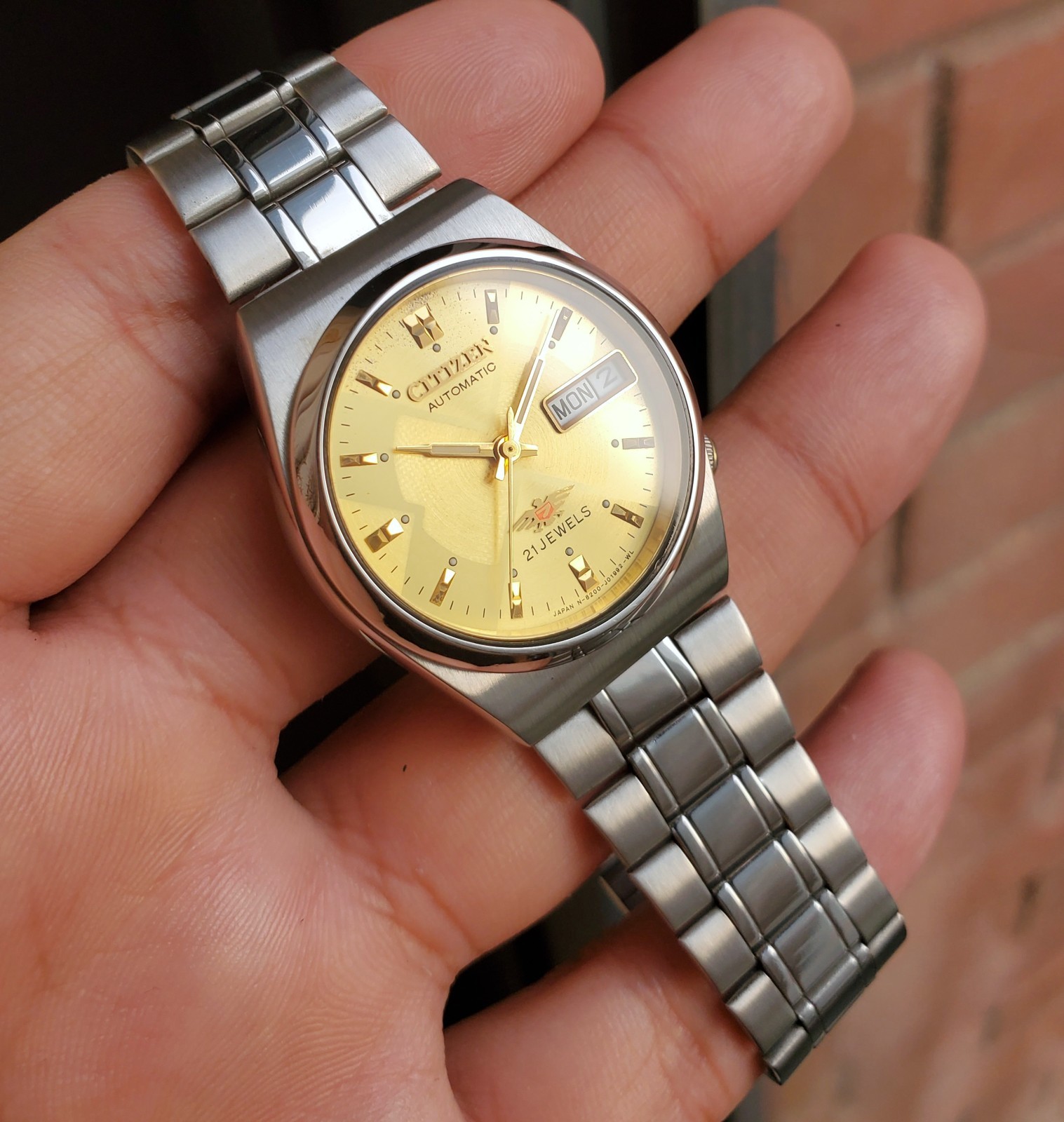 Dial Textured Rare Golden Retro Eagle Sunburst Auto Ultra SS Vintage JDM Citizen - vintagewatches.pk