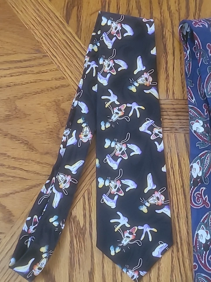 Corbatas Disney Originales Paisley Mickey & Goofy Cabezas Azul Oscuro y Negro Novedad Foto 3 de 4