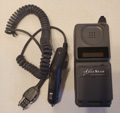 Vintage Motorola Cellstar Brick Phone.  76452WARPB