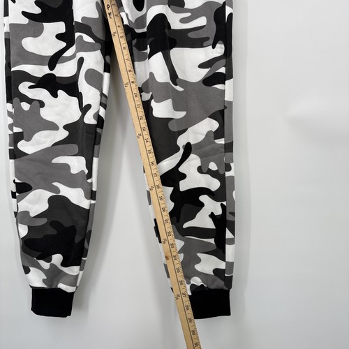 Set aus grauem Camouflage Hoodie und Hose, Größe 3XL — Outfit im Militärstil - Bild 10 von 16