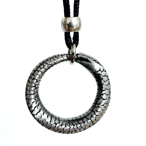 Felis | Pendentif brodé main | Argent et étain | Mawen - Mawen's Shop