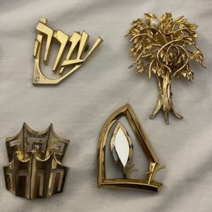 Lot of 7 Brooches, 4 M. Katz Jerusalem Hebrew & 3 Unsigned. See Descripción.