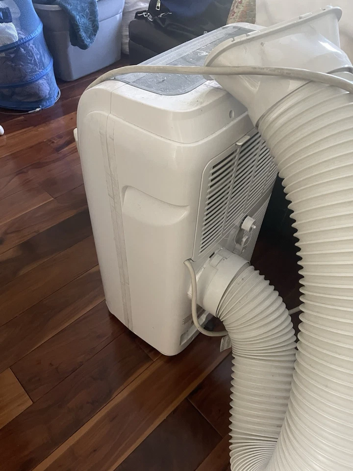 Stay Cool this Summer - Rarely Used Black And Decker Portable Air Conditioner - Image 4 of 4