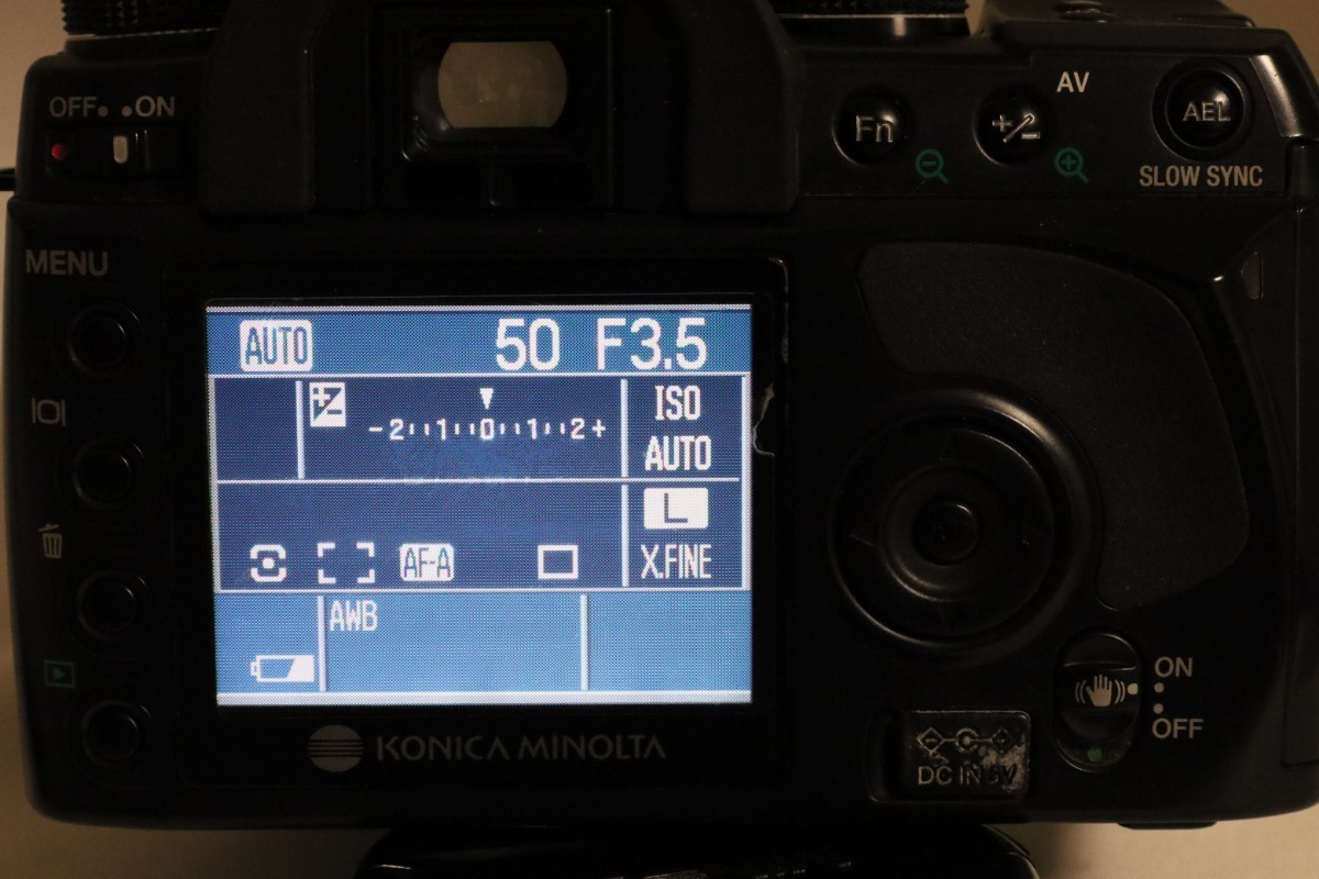 KONICA MINOLTA α (Alpha) Sweet Digital DSLR + AF28-105mm f/3.5-4.5