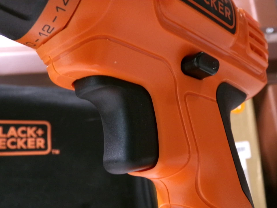 Kit de taladro y herramientas para el hogar BLACK+DECKER 20V MAX (BDCD120VA) Foto 3 de 4