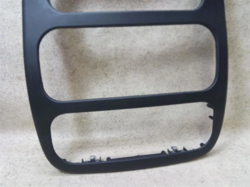 Borde de tablero de radio para 1998 1999 2000 2001 2002 2003 2004 Chrysler 300M O5 Foto 3 de 4