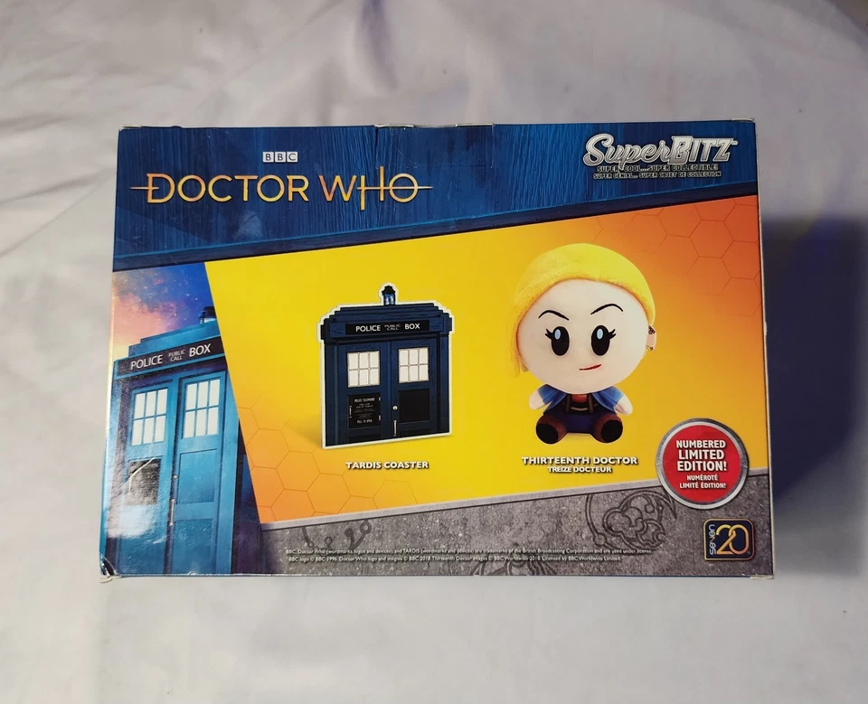 Peluche BBC Super Blitz Doctor Who 13th Doctor exclusivo de verano #3036/5500 Foto 3 de 4