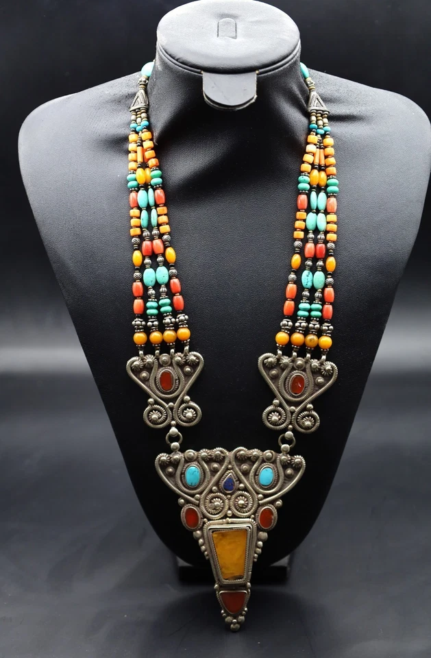 Collana vintage tibetana in metallo bianco con ambra, corallo, turchese,... - Immagine 2 di 4