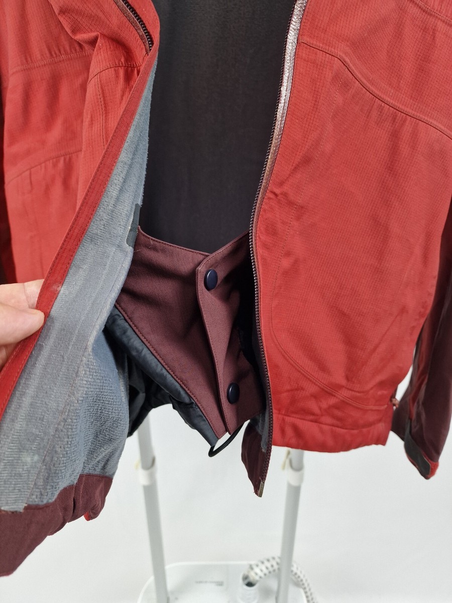 Arcetryx Javelin SV GORE-TEX Soft Tech Jacket in Cherry Arcetryx Javelin SV GORE-TEX Soft Tech Jacket in Cherry