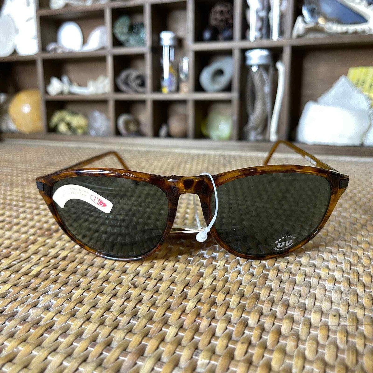 90s Tortoishelle Sunglasses 1990s Gucci Tortoiseshell Sunglasses display picture 1