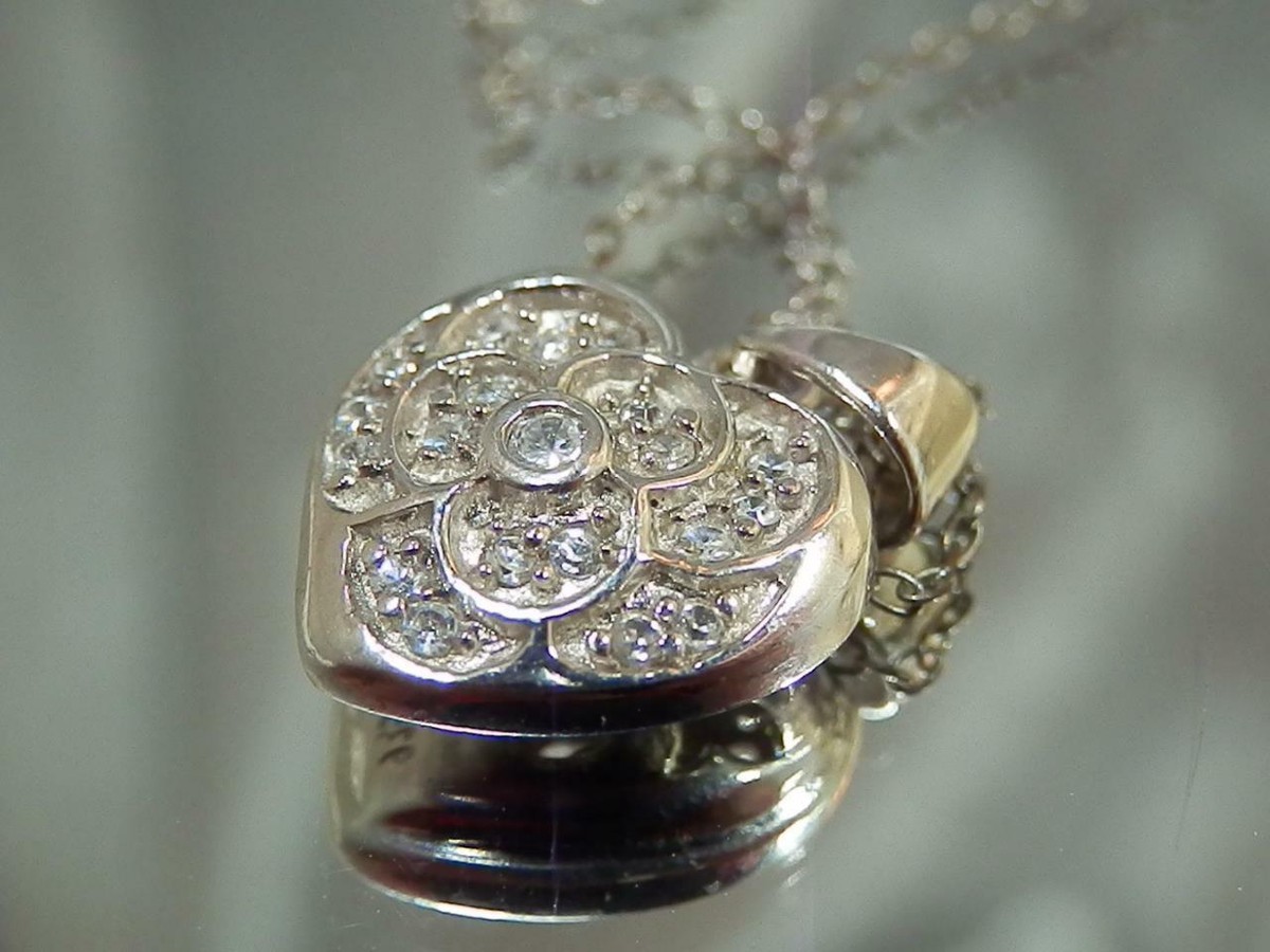 Sweet Vintage 80's 925 Sterling Crystal Rhinestone Ice Heart Love