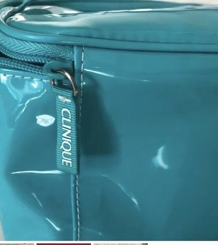Estuche de Cosméticos Clinique Vinilo Turquesa con Asa Doble Cremallera 8 x 5 x 5 - Imagen 4 de 5