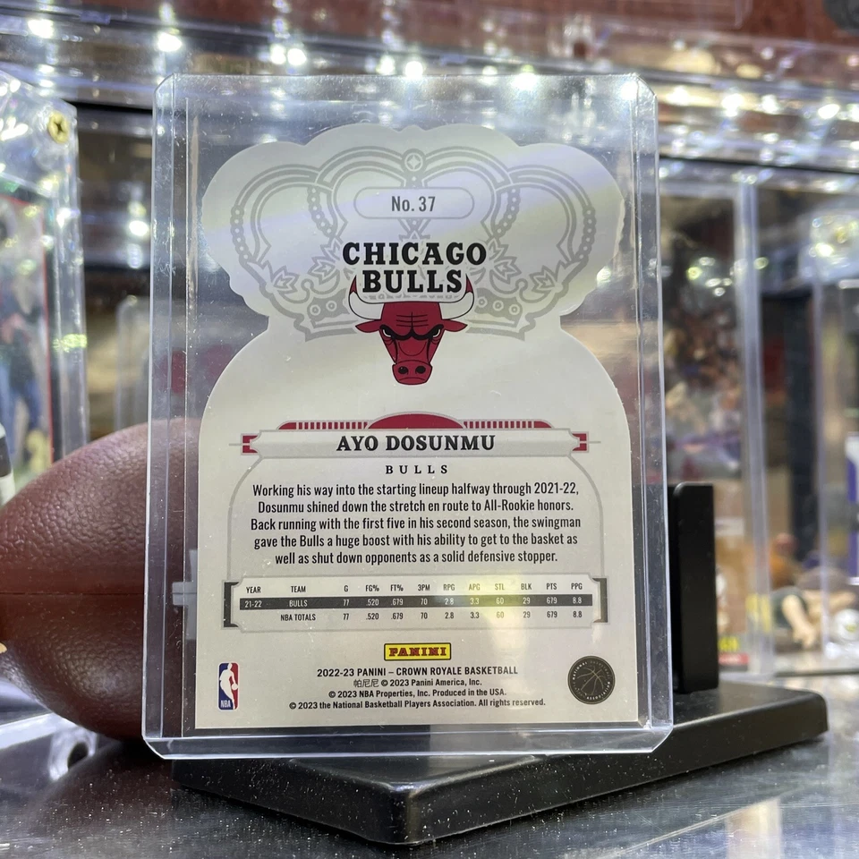 2022-23 PANINI CROWN ROYALE #37 AYO DOSUNMU BASE DIE-CUT CHICAGO BULLS - Image 4 of 4