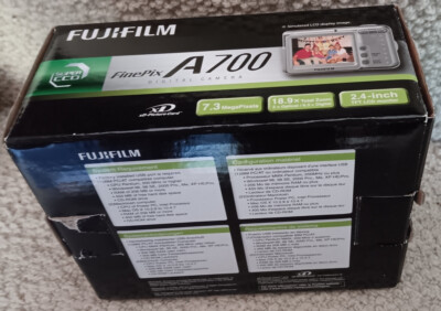 FUJIFILM FinePix A700 デジタルカメラ Fujifilm FinePix A Series A700 7.3MP Digital Camera - Silver