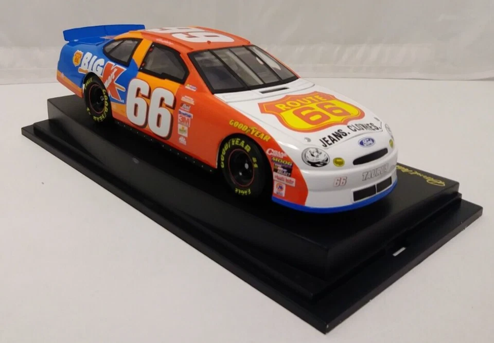 Darrell Waltrip #66 Route 66 Kmart 2000 Taurus con pantalla Revell 1:24 1/1002 Foto 3 de 4
