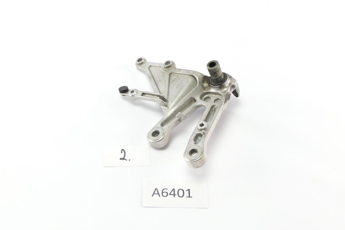 Honda CBR 1000 RR SC57 2004 - Fussrastenhalter vorne rechts A6401