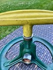 VINTAGE 1950’S GREEN & YELLOW CAST IRON ROTATING WATER SPRINKLER WORKS NEAR MINT — photo 3