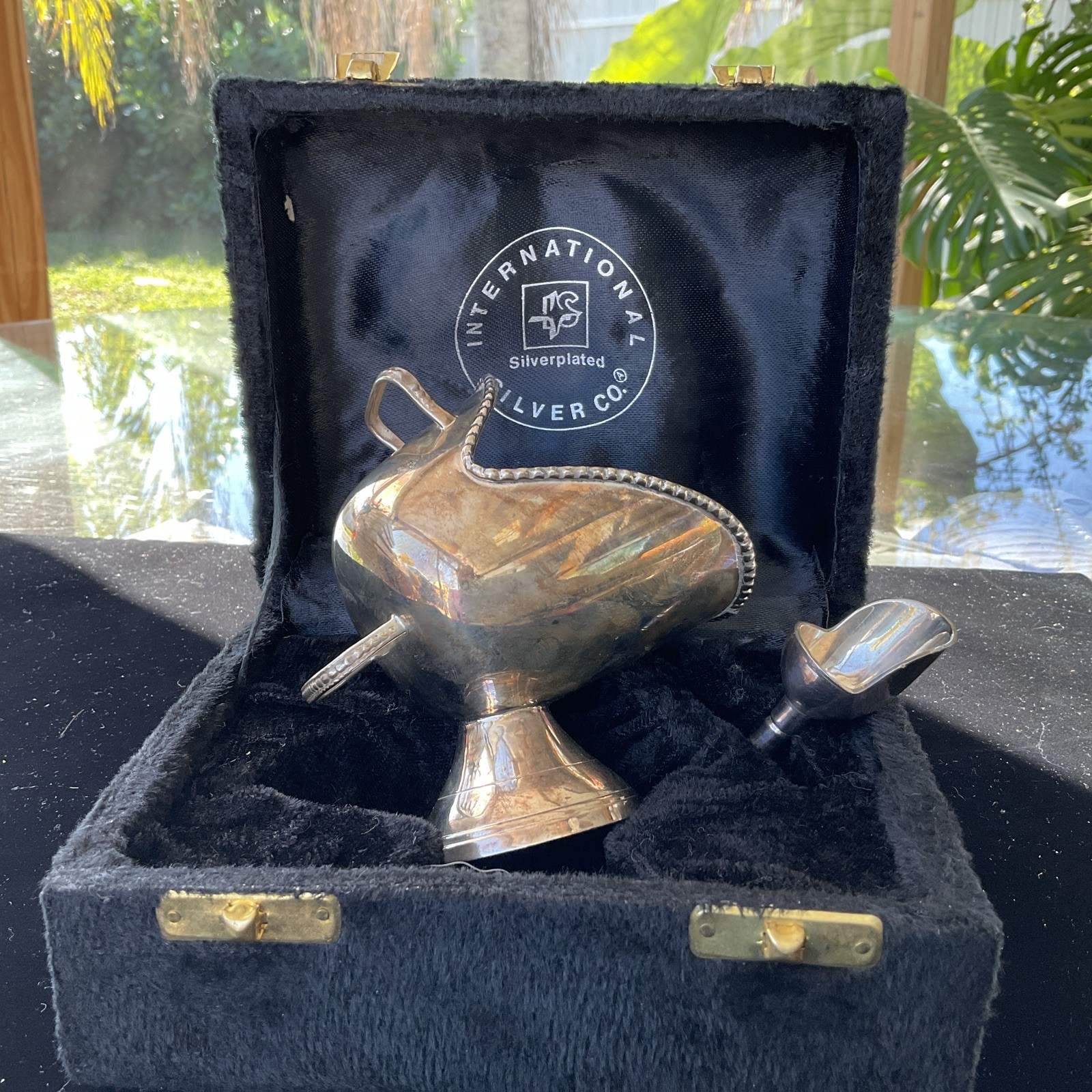 Vintage INTERNATIONAL SILVER CO. Silver Plated Salt Cellar/ Salt Pig with Spoon