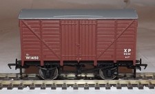 BACHMANN 37-726B 12 TON VENTILATED VAN BR BAUXITE