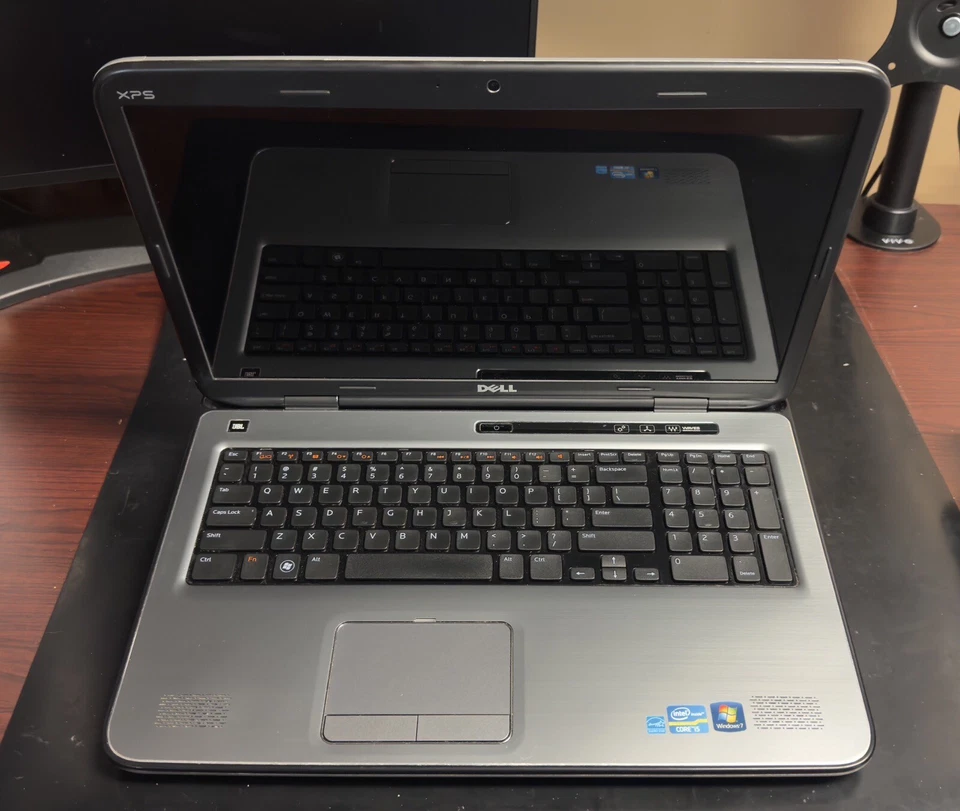 Laptop Dell XPS 17 L702x i52450M 25GHz 6GB RAM 480GB SSD SIN OS G3D Foto 2 de 4