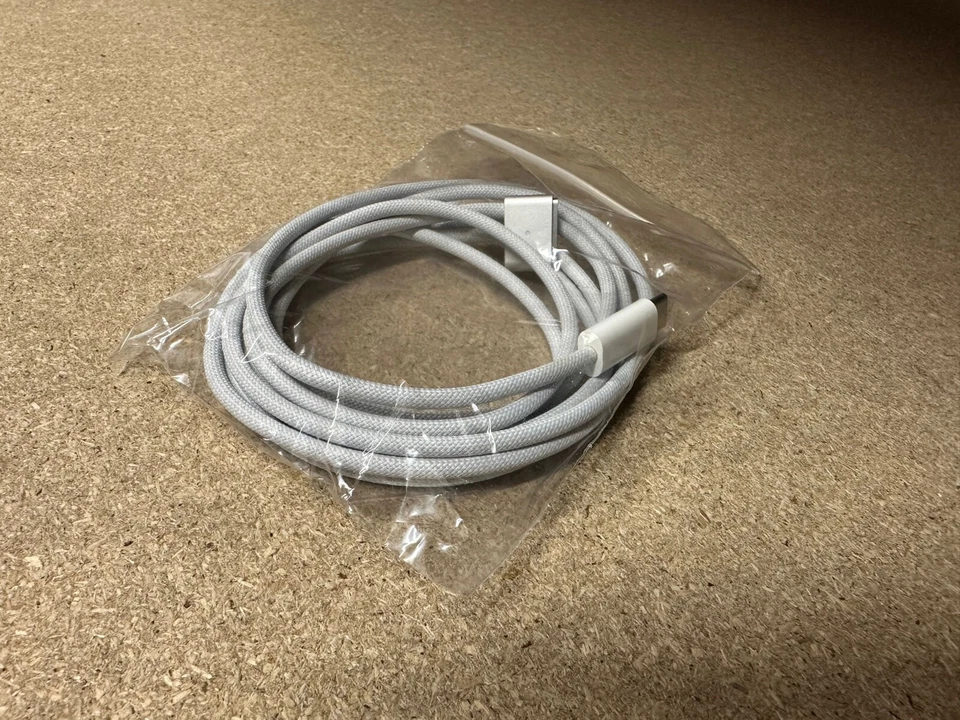 Genuine Official Apple USB-C to Magsafe 3 Cable 2 Meter  (MLYV3ZM/A) MacBook Pro - Image 4 of 4