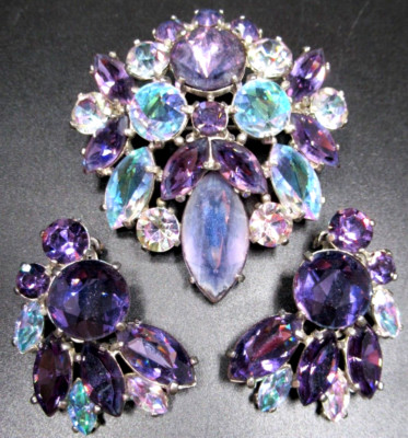 SCHIAPARELLI Beautiful Blue & Purple Rhinestone Vintage Brooch Earring Set
