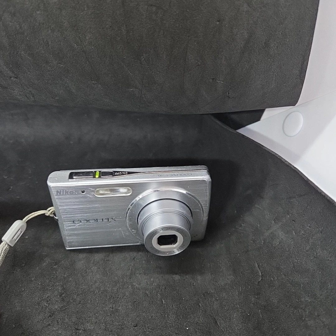 Nikon カメラ　COOLPIX S200 シルバー　コンデジ　動作品 Amazon | Nikon デジタルカメラ COOLPIX(クールピクス) S200 710万画素
