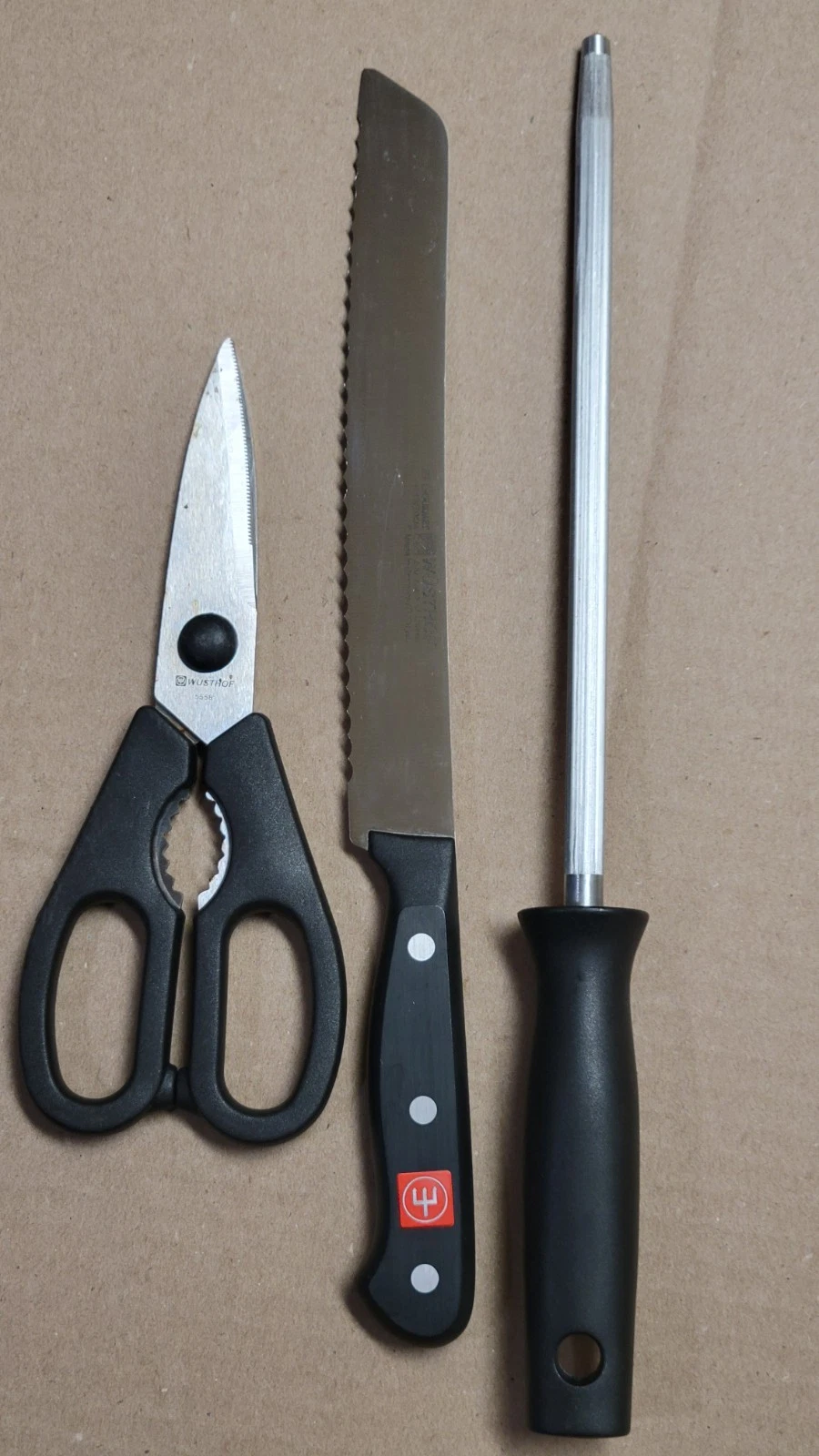 WUSTHOF Trident Kitchen Shears #5558, 9" Honing Steel Rod, Bread Knife 4143/20cm
Opens in a new wind