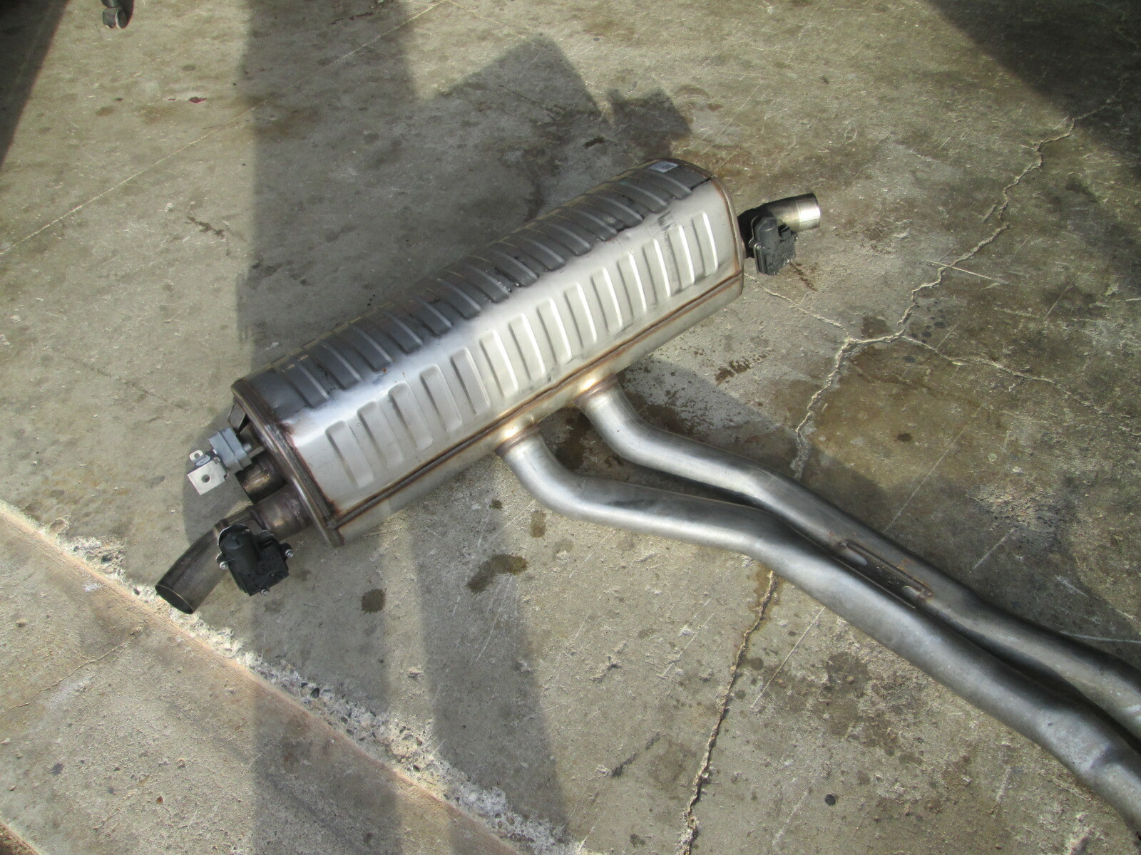 Lamborghini Urus-  Muffler & Pipes Exhaust System  P/N  4M0253611E