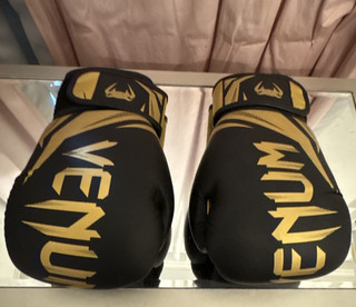 Venum Challenger 3.0 Boxing Gloves (12 oz) Black/Gold Sparring Gear Barely Used