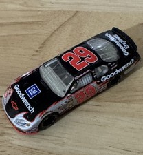 1/64 Nascar Diecast, Kevin Harvick 29 Goodwrench, Action