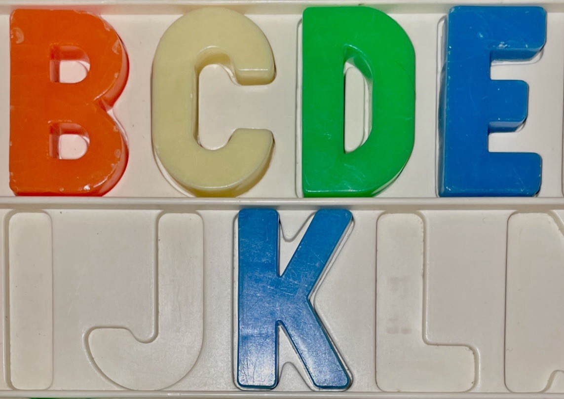 1 One Letter Vintage Fisher Price Magnet Alphabet School House Desk Replacement