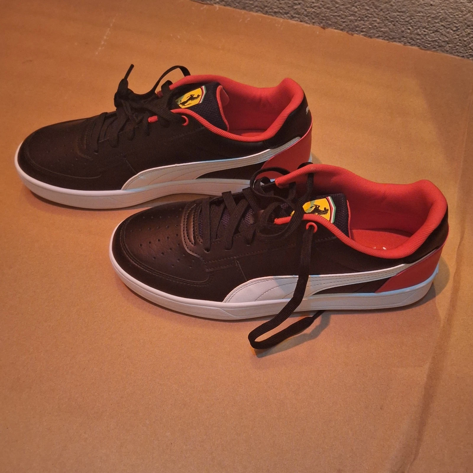 Taglia 11 PUMA x Ferrari Caven 2.0 Nero Rosso Corsa Uomo