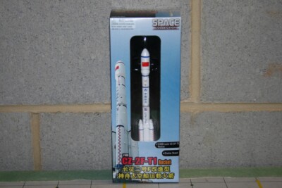 Dragon Wings 1:400 China Space Agency CZ-2F-T1 (56400) Die-Cast Model Rocket