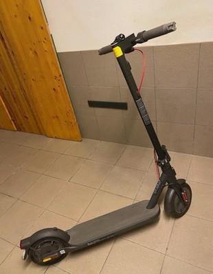 Xiaomi Mi Electric Scooter Essential - Schwarz