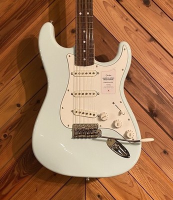 Fender Made in Japan Traditional Late 60s Stratocaster SONIC BLUE mit Gigbag ...