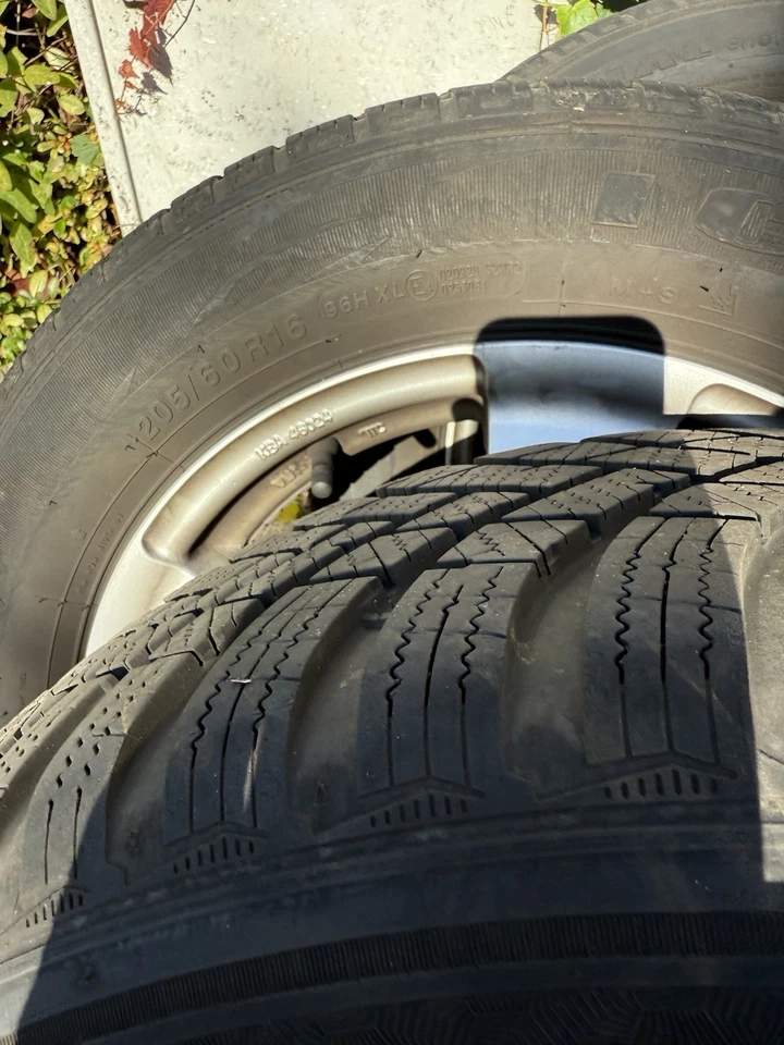 Winterreifen mit FELGEN. 2x Hankook Und 2x Imperial. Größe: 205/60 R 16, 160€ - Bild 2 von 2
